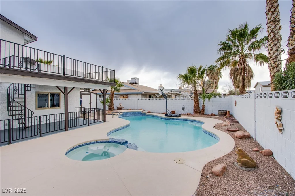 881 Stonehenge, Las Vegas, NV 89110