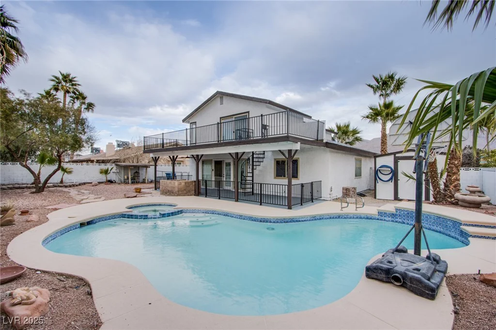 881 Stonehenge, Las Vegas, NV 89110