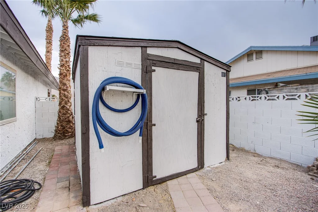 881 Stonehenge, Las Vegas, NV 89110