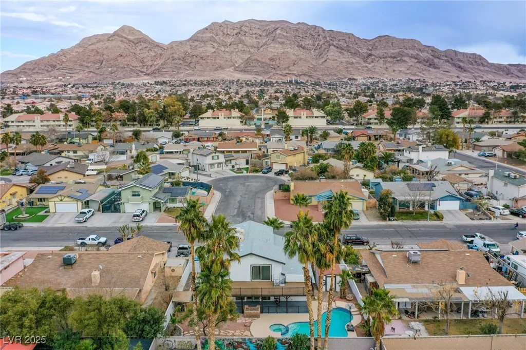 881 Stonehenge, Las Vegas, NV 89110