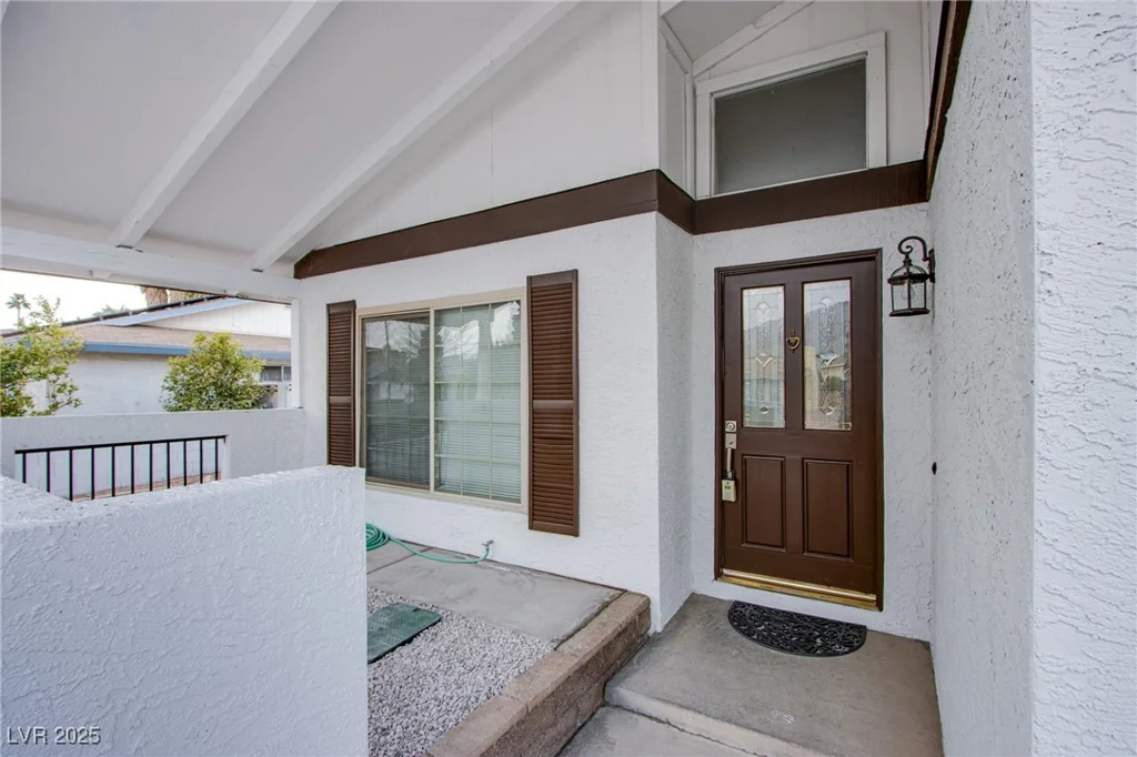 881 Stonehenge, Las Vegas, NV 89110