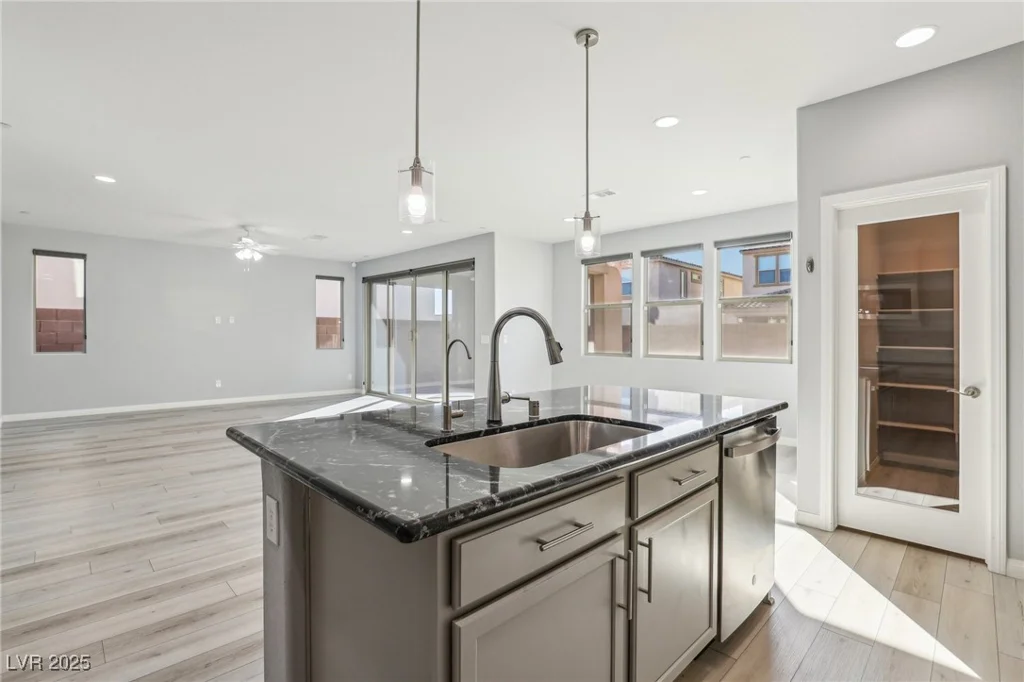11579 Salt Creek, Las Vegas, NV 89138