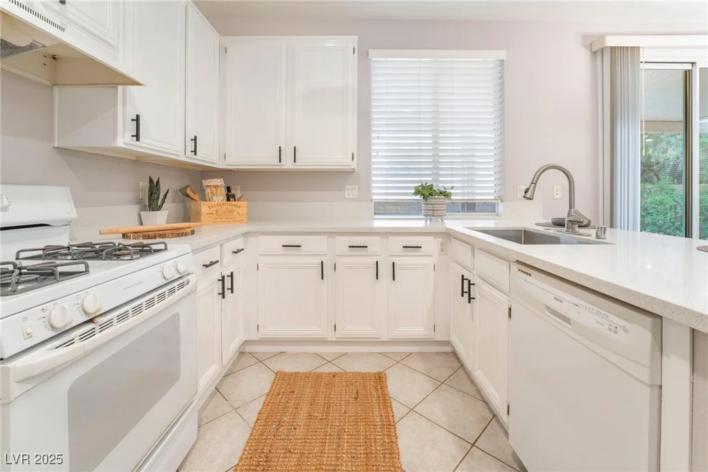 220 Emerald Vista, Las Vegas, NV 89144