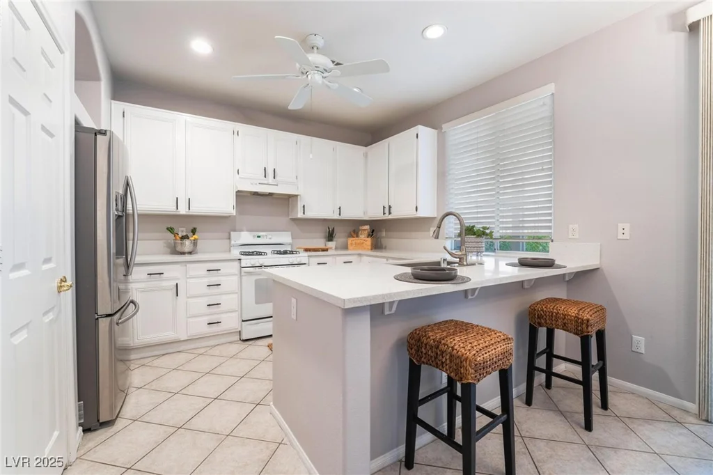 220 Emerald Vista, Las Vegas, NV 89144