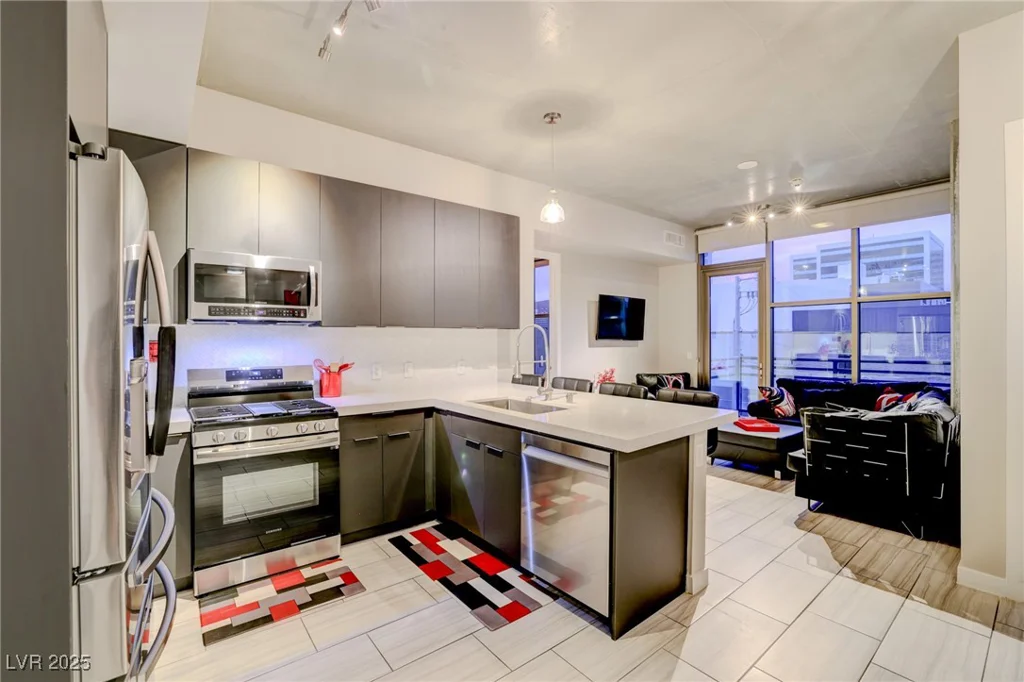 353 Bonneville, Las Vegas, NV 89101