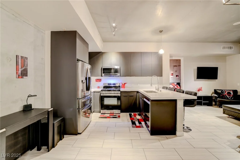 353 Bonneville, Las Vegas, NV 89101