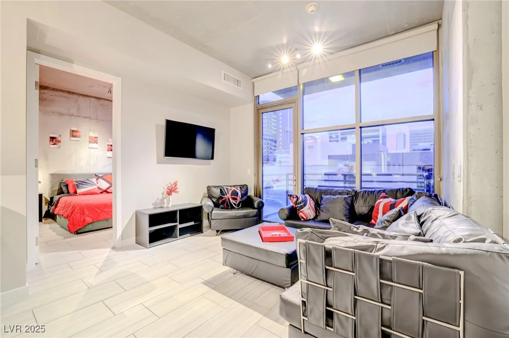 353 Bonneville, Las Vegas, NV 89101
