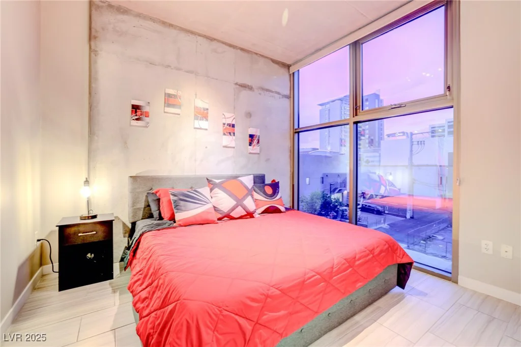 353 Bonneville, Las Vegas, NV 89101