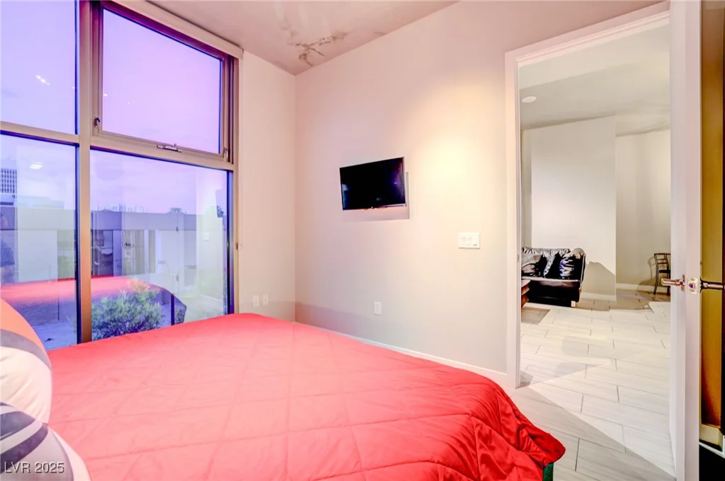 353 Bonneville, Las Vegas, NV 89101