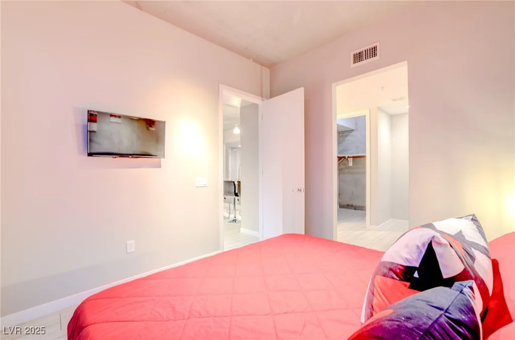 353 Bonneville, Las Vegas, NV 89101