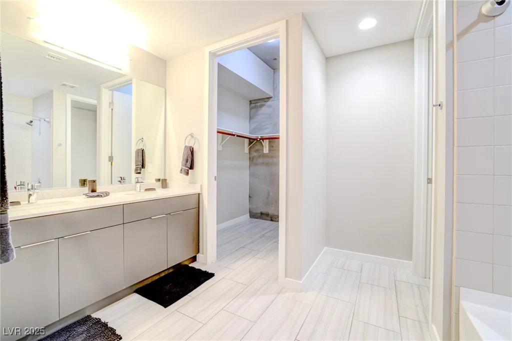353 Bonneville, Las Vegas, NV 89101