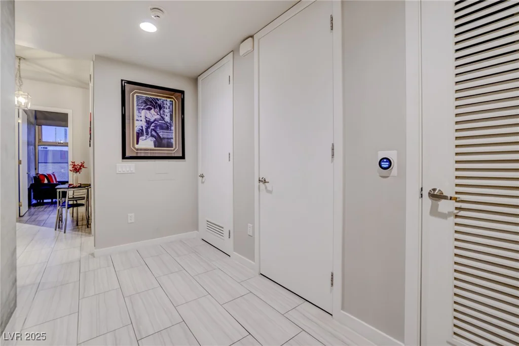 353 Bonneville, Las Vegas, NV 89101