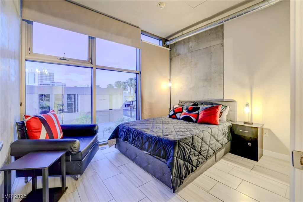 353 Bonneville, Las Vegas, NV 89101