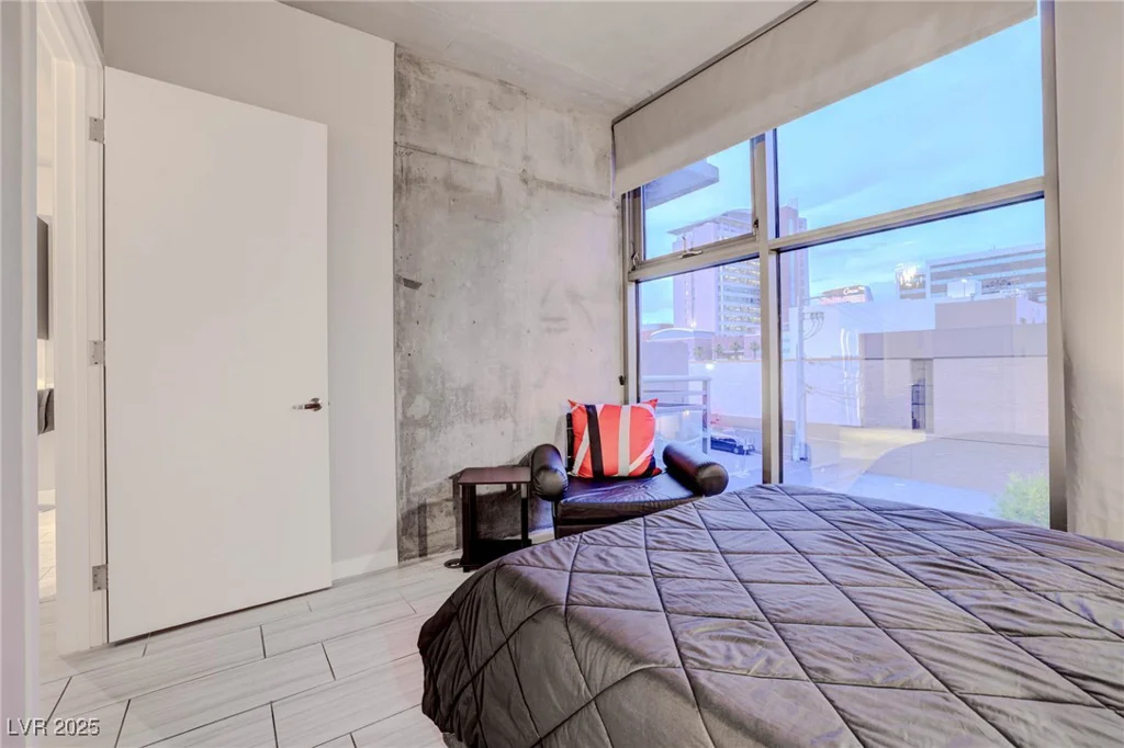 353 Bonneville, Las Vegas, NV 89101