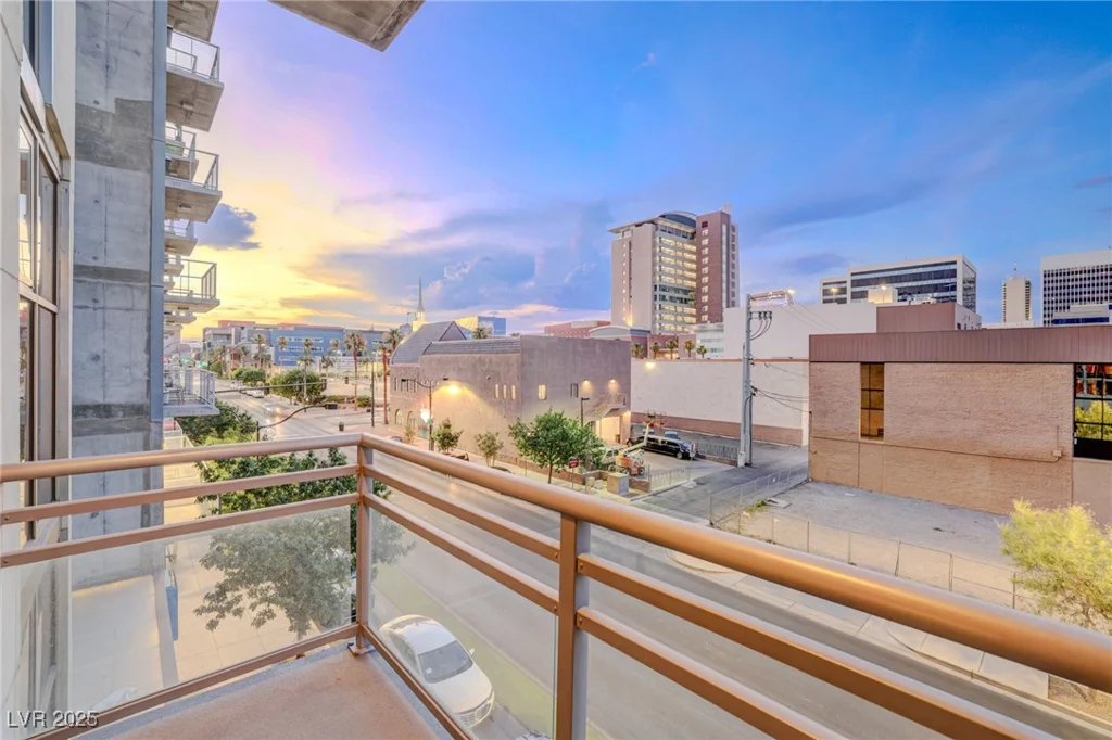 353 Bonneville, Las Vegas, NV 89101