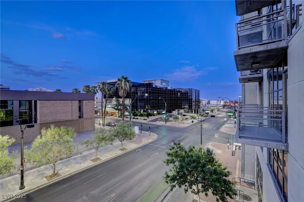 353 Bonneville, Las Vegas, NV 89101