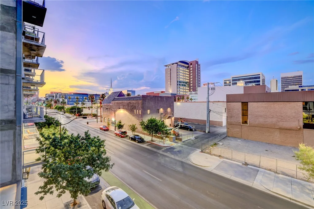 353 Bonneville, Las Vegas, NV 89101