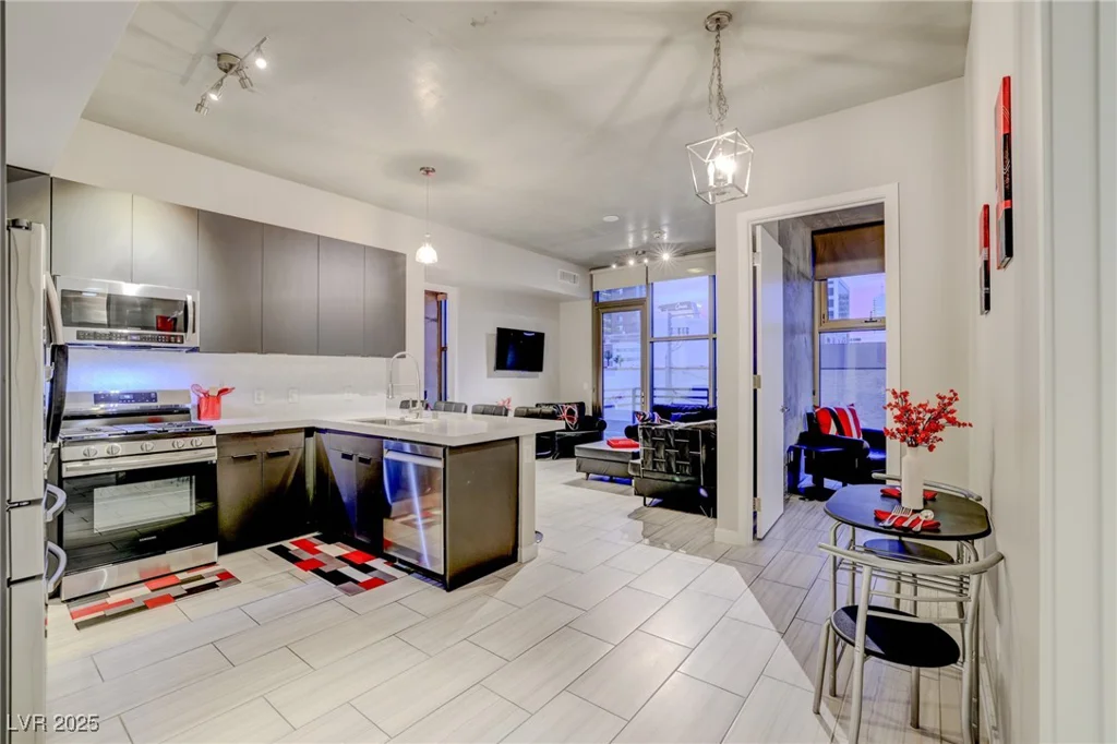 353 Bonneville, Las Vegas, NV 89101