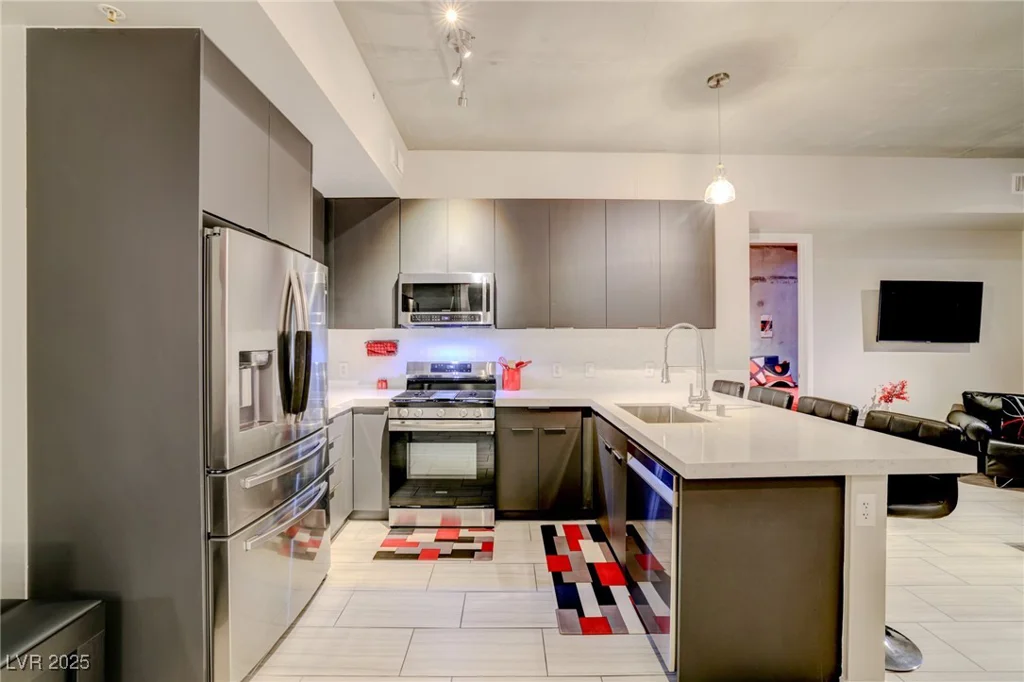 353 Bonneville, Las Vegas, NV 89101