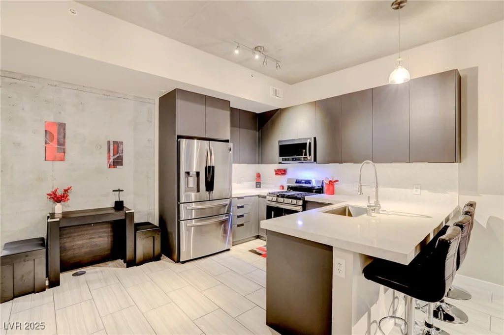 353 Bonneville, Las Vegas, NV 89101