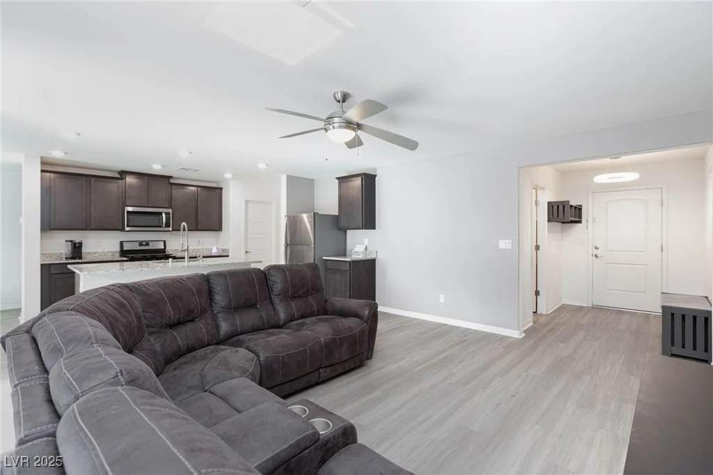 521 Abrazar, North Las Vegas, NV 89081