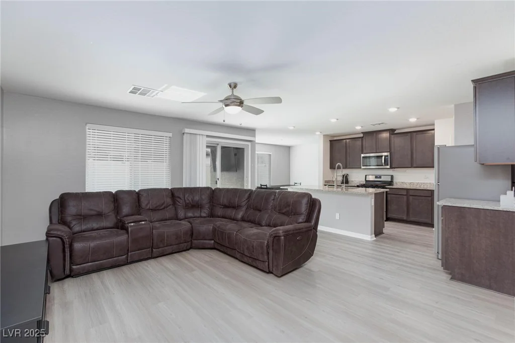 521 Abrazar, North Las Vegas, NV 89081