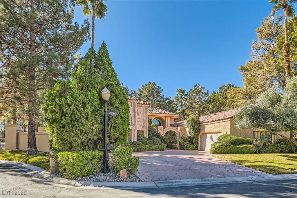 24 Wild Dunes, Las Vegas, NV 89113
