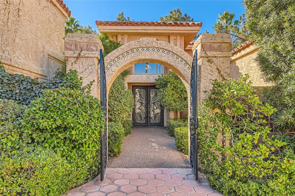 24 Wild Dunes, Las Vegas, NV 89113