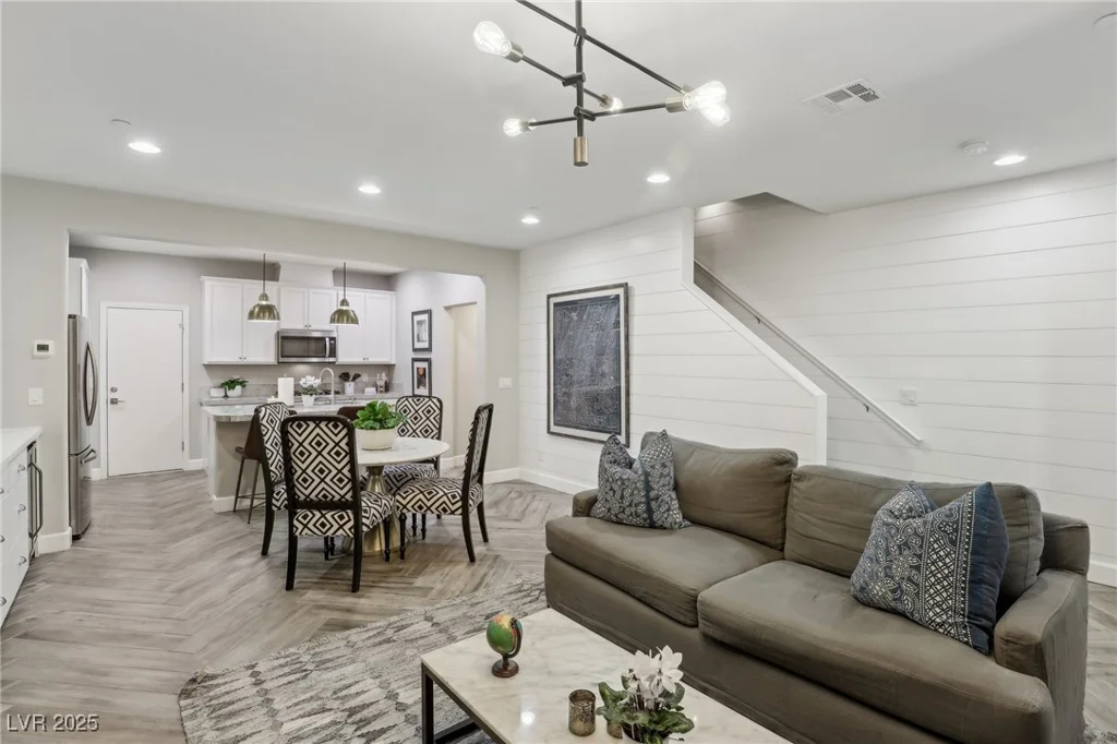 104 Alamere Falls, Las Vegas, NV 89138