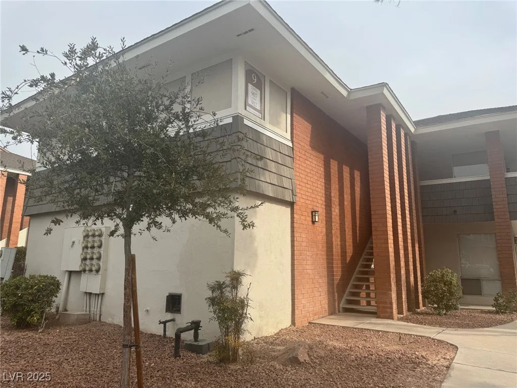 730 Oakmont, Las Vegas, NV 89109