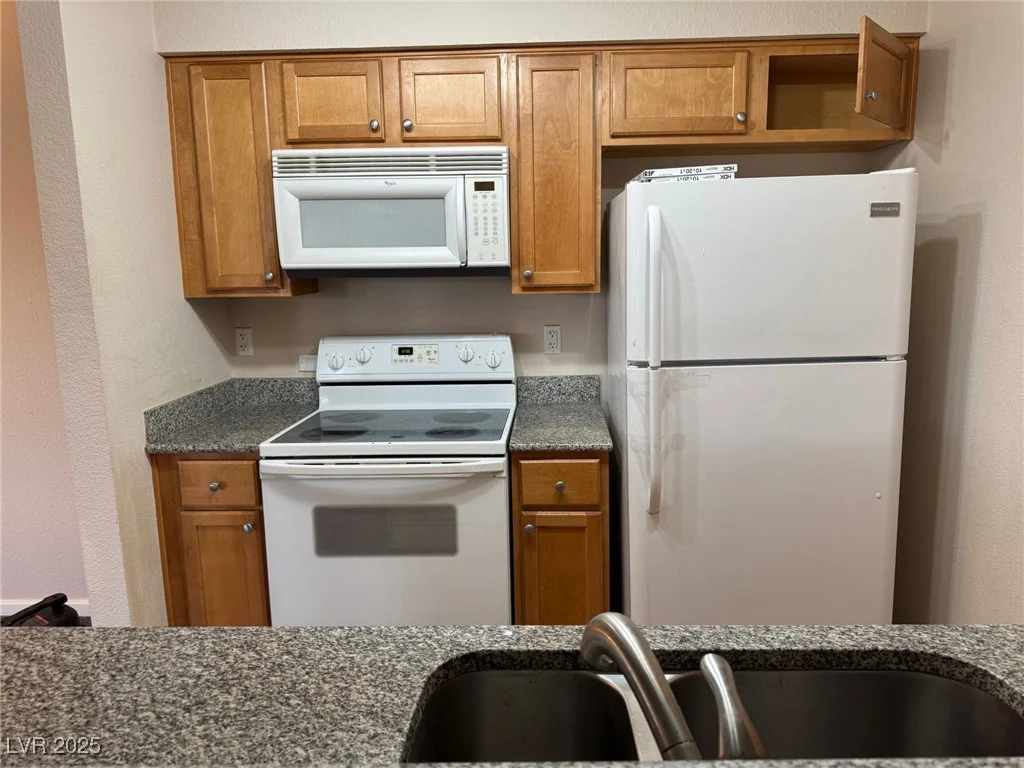 730 Oakmont, Las Vegas, NV 89109