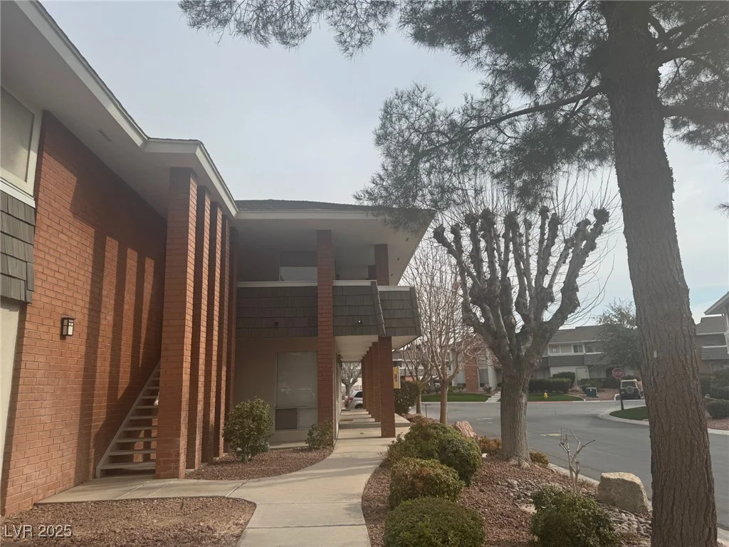 730 Oakmont, Las Vegas, NV 89109