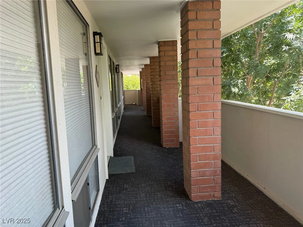 730 Oakmont, Las Vegas, NV 89109