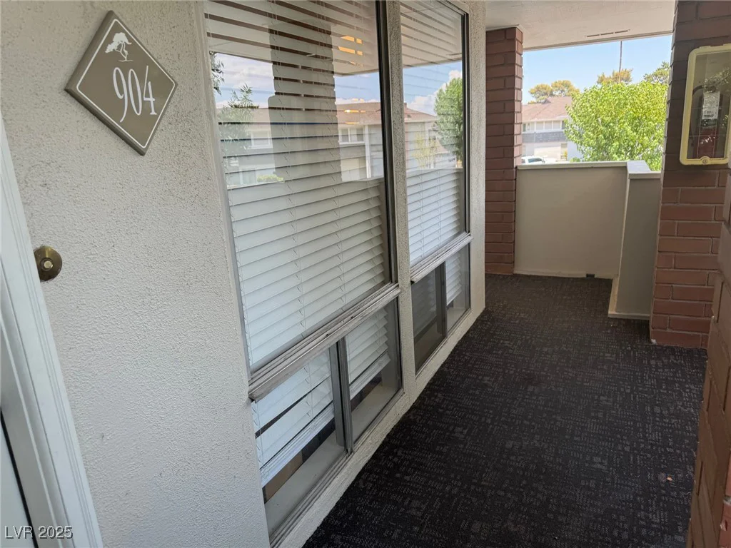 730 Oakmont, Las Vegas, NV 89109