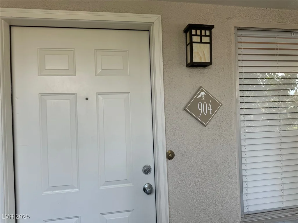 730 Oakmont, Las Vegas, NV 89109