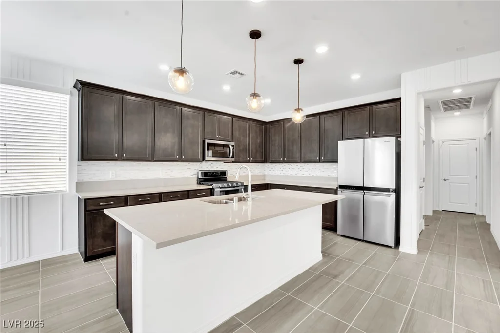 7883 Bethel Heights, Las Vegas, NV 89113