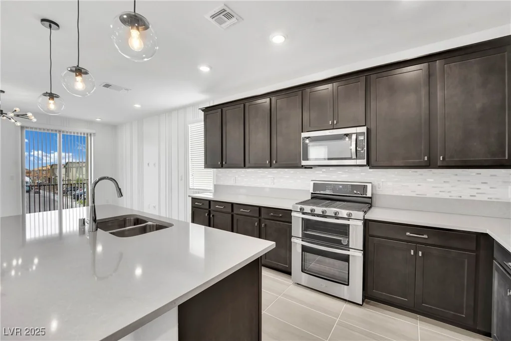 7883 Bethel Heights, Las Vegas, NV 89113