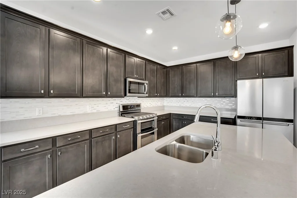 7883 Bethel Heights, Las Vegas, NV 89113