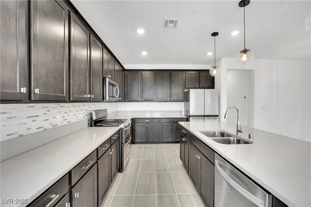 7883 Bethel Heights, Las Vegas, NV 89113