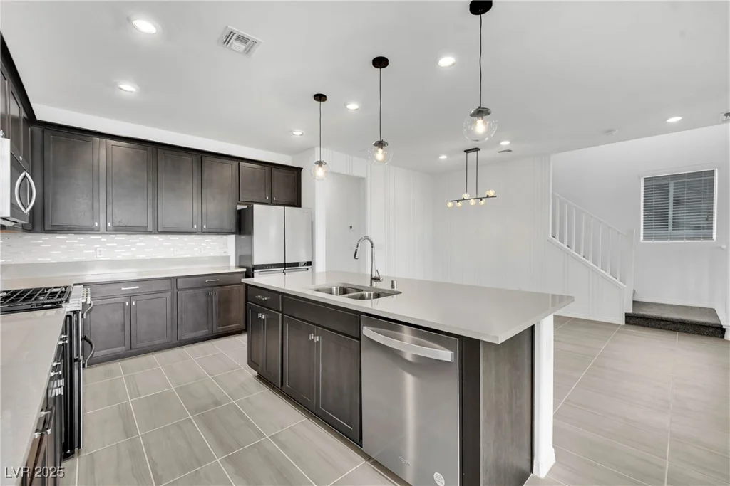 7883 Bethel Heights, Las Vegas, NV 89113