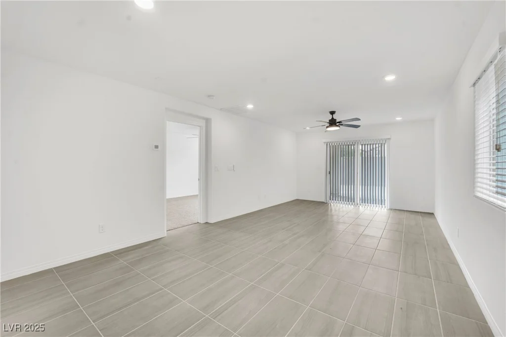 7883 Bethel Heights, Las Vegas, NV 89113