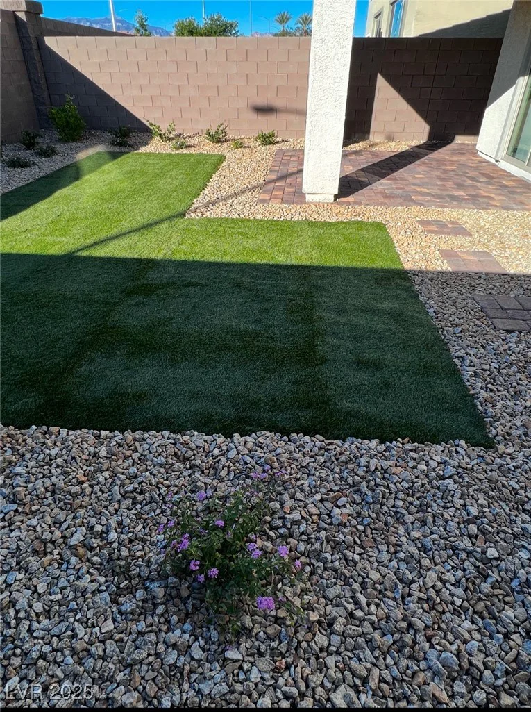 7883 Bethel Heights, Las Vegas, NV 89113