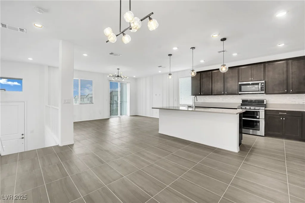 7883 Bethel Heights, Las Vegas, NV 89113