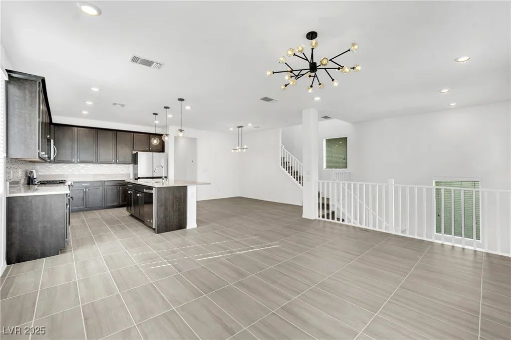 7883 Bethel Heights, Las Vegas, NV 89113