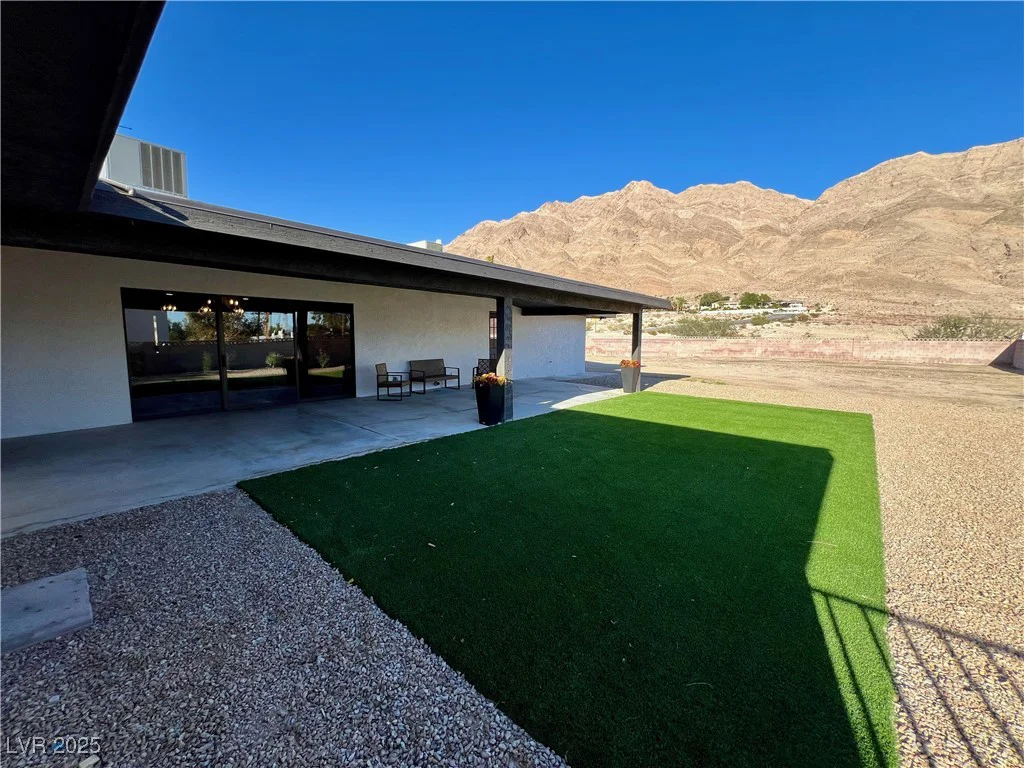 390 Peaceful, Las Vegas, NV 89110
