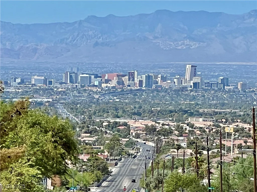 390 Peaceful, Las Vegas, NV 89110