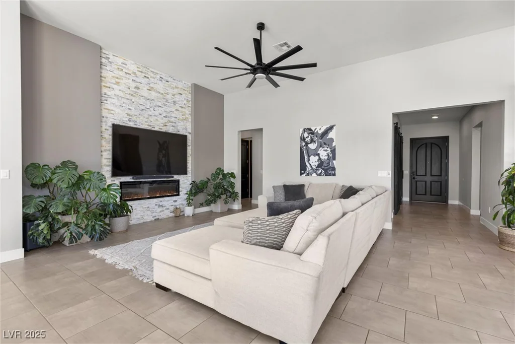 7869 Wheeler Creek, Las Vegas, NV 89113