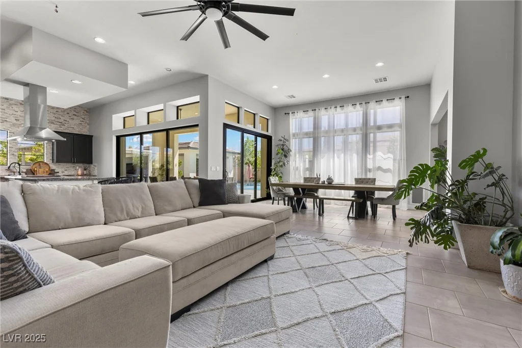 7869 Wheeler Creek, Las Vegas, NV 89113