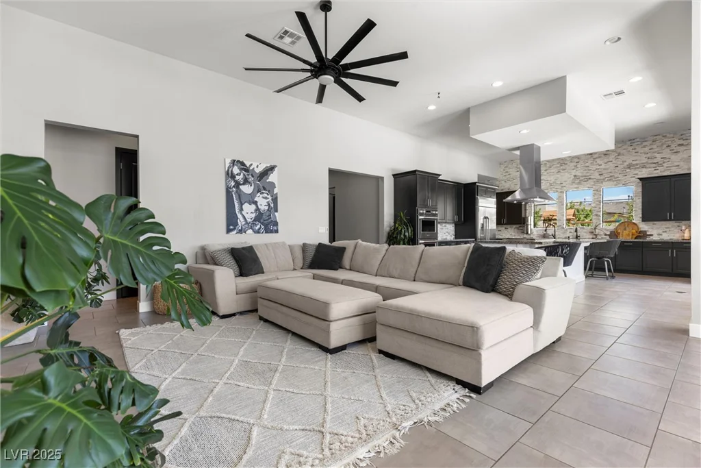 7869 Wheeler Creek, Las Vegas, NV 89113