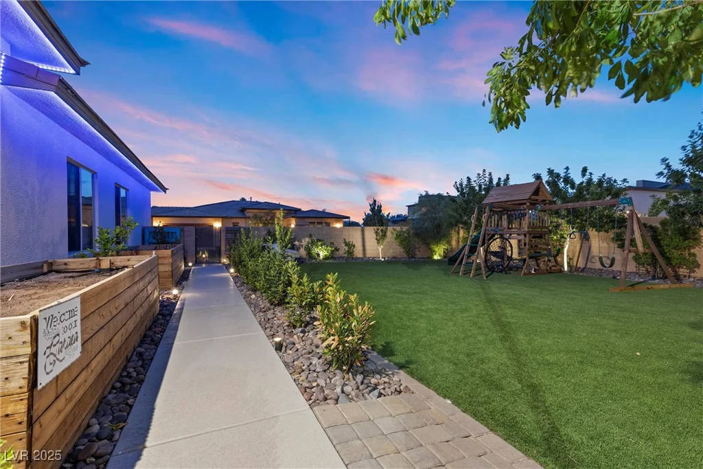 7869 Wheeler Creek, Las Vegas, NV 89113